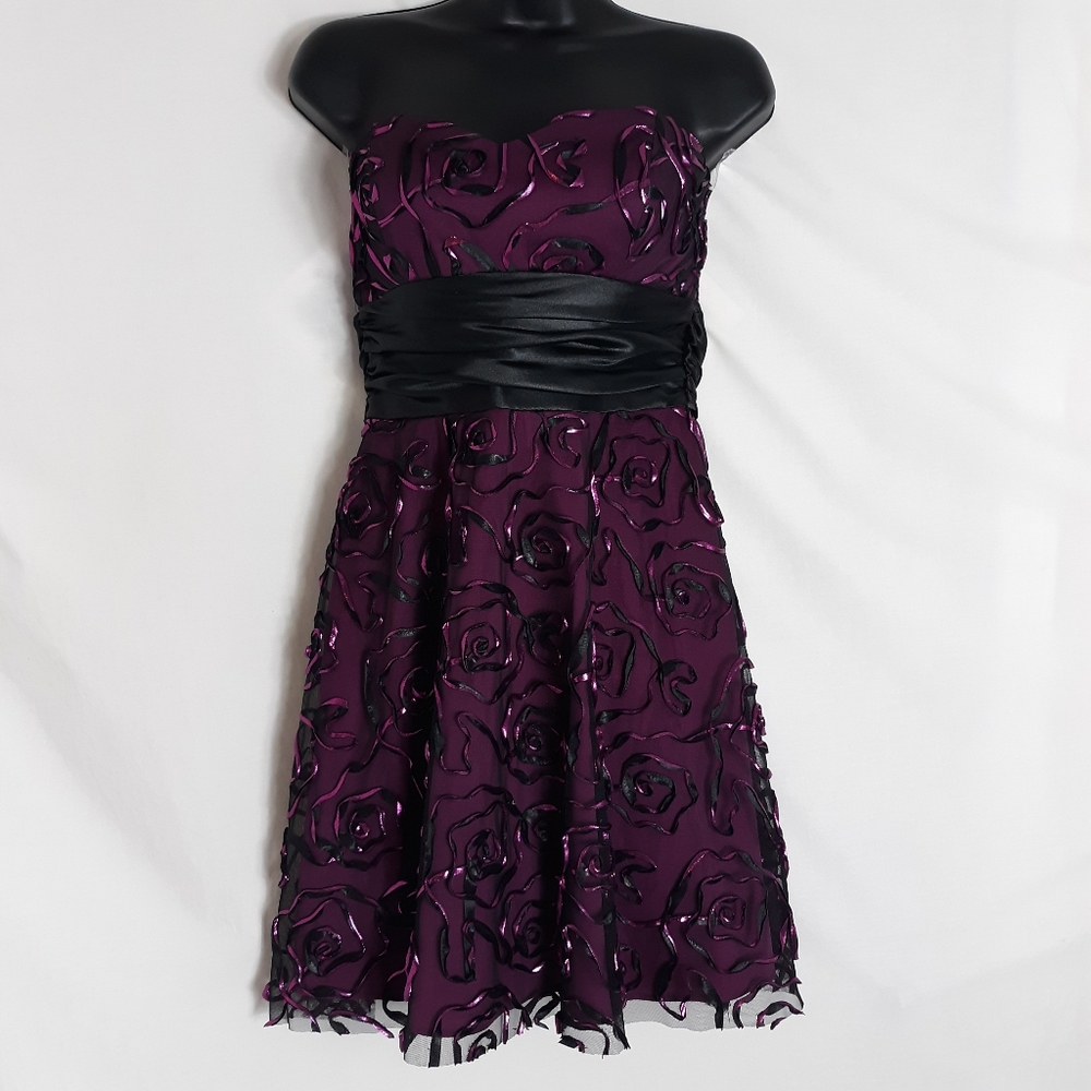 Masquerade Junior's Size 5/6 Strapless Prom Dress